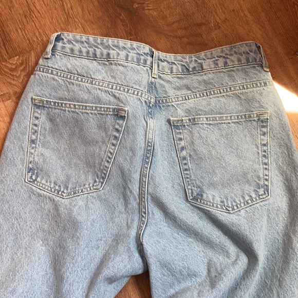 Because of Alice BOA. Classic Light Rinse Mom Jeans Large - Picture 5 of 6